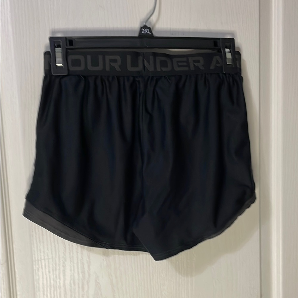 Under Armour Black Athletic Shorts Moisture-Wicking Relaxed Fit